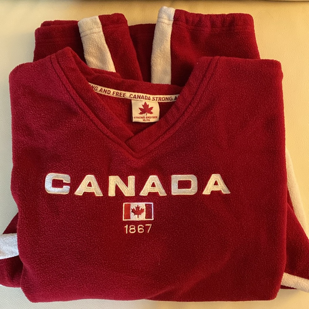 Vintage Canada Strong and Free Red Fleece Pullover (XL-XXL)